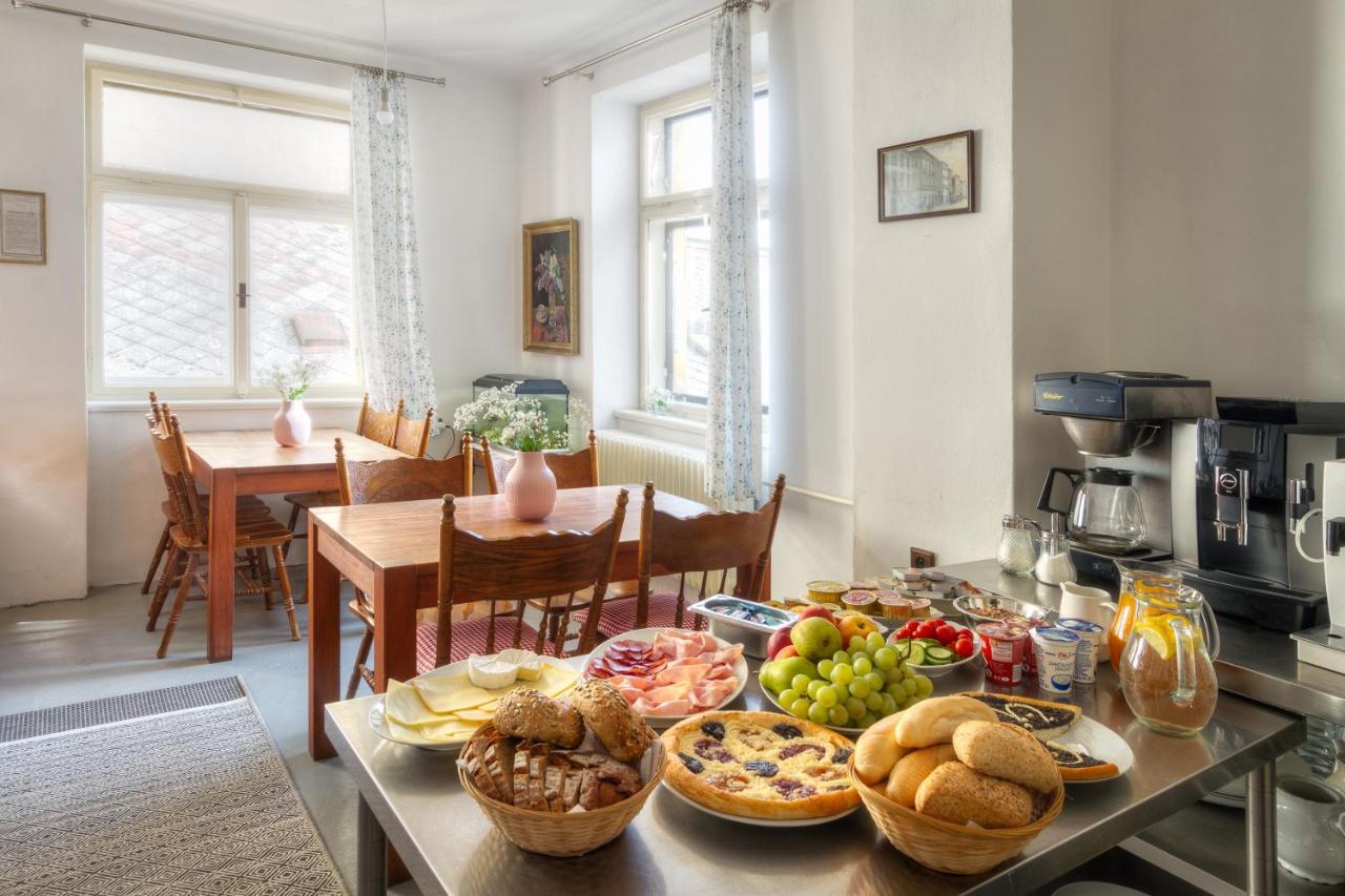 Vajgar Hotel Йндрихув Храдец Екстериор снимка