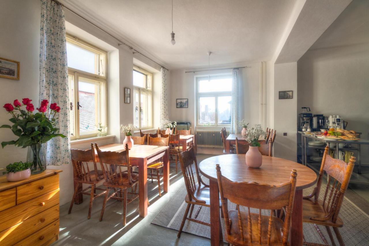 Vajgar Hotel Йндрихув Храдец Екстериор снимка