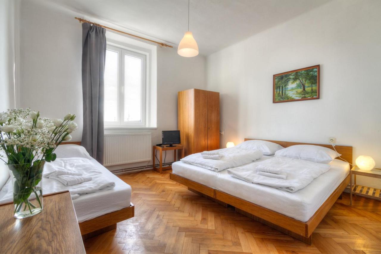 Vajgar Hotel Йндрихув Храдец Екстериор снимка